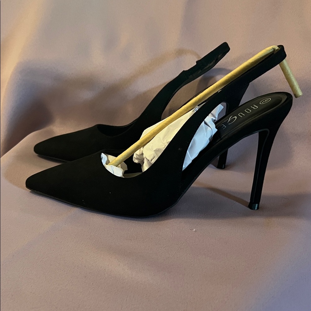 Rouge Helium Black Slingback Heels